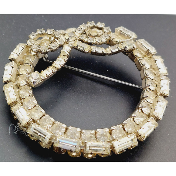Vintage Clear Rhinestone Brooch 2" Circle Wreath Pin w/ Bow Silver Tone Estate - Picture 4 of 8